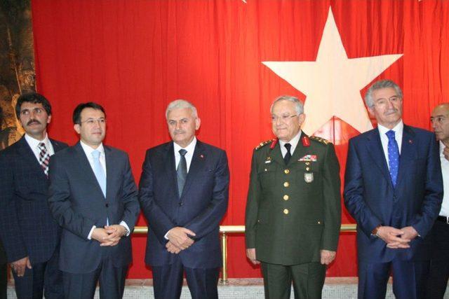 Erzincan&rsquo;da Toplu Bayramlaşma Geleneği Bozulmadı 1
