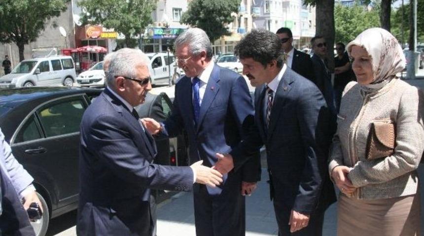 Bakan Yıldırım: Şapkamızı &Ccedil;ıkarırız, Selamımızı &Ccedil;akarız