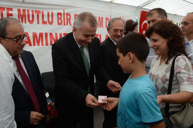 Denizli'de Bayramlaşma Törenine Binlerce Vatandaş Katıldı