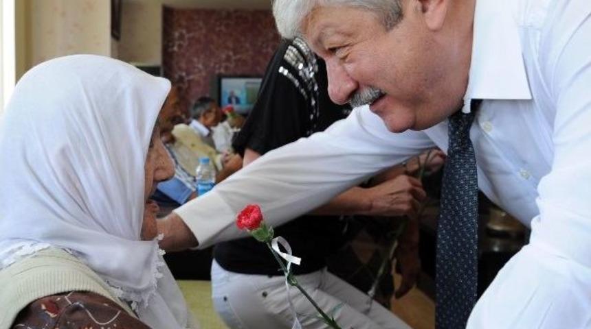 Akaydın Huzurevlerindeki Yaşlılarla Bayramlaştı