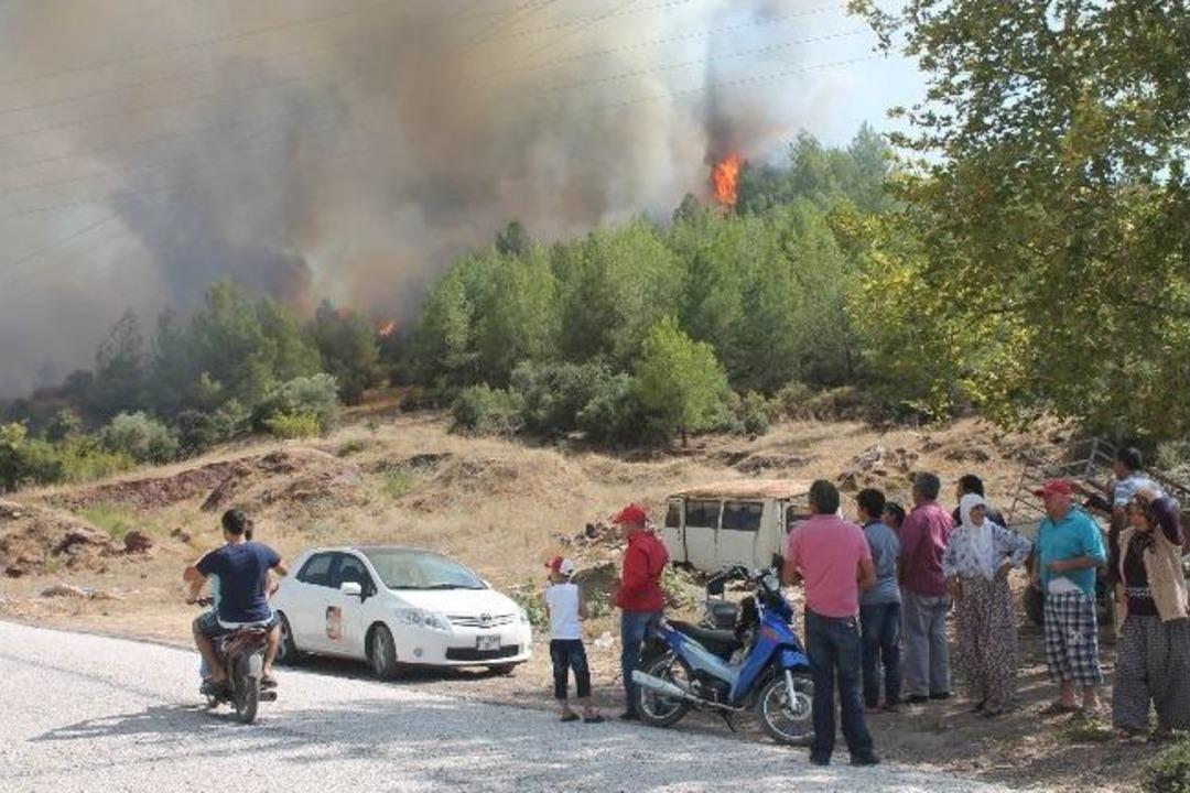 Kumluca&rsquo;daki Orman Yangını Kontrol Altına Alındı