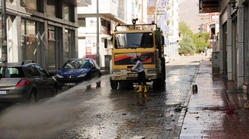 Van'da Cadde Ve Sokaklar Yıkanıyor
