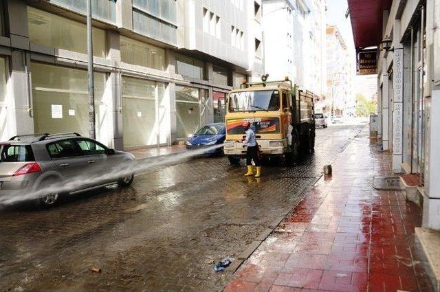 Van'da Cadde Ve Sokaklar Yıkanıyor