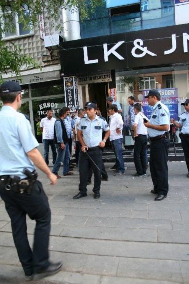 (özel Haber) Alkollü Askerleri Linç Edilmekten Polis Kurtardı