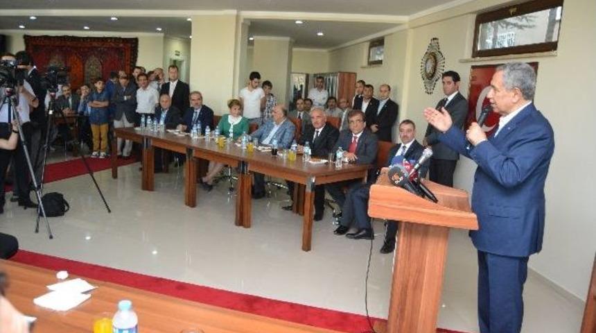 B&uuml;lent Arın&ccedil;: "&ccedil;&ouml;z&uuml;m S&uuml;reci Başarıya Ulaşırsa T&uuml;rkiye U&ccedil;ar&rdquo;