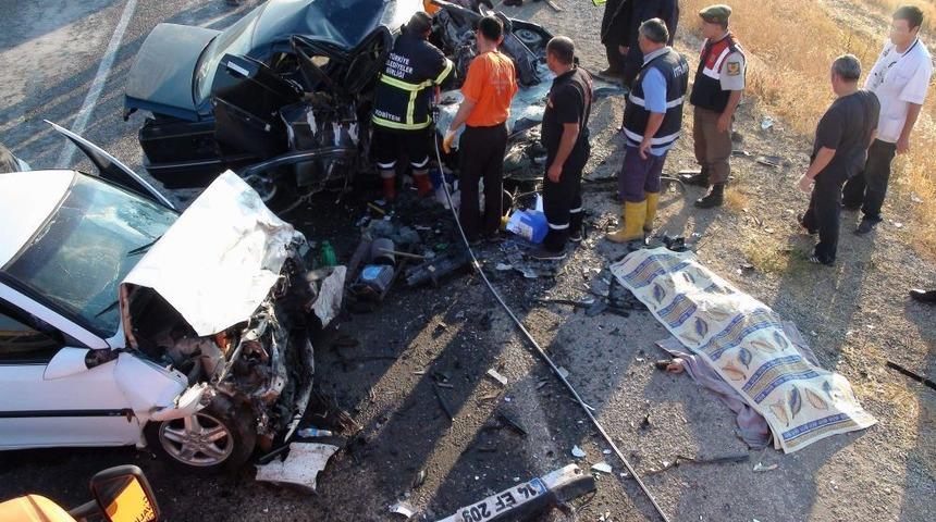 Yozgat'ta Trafik Kazası:2 &Ouml;l&uuml;, 5 Yaralı