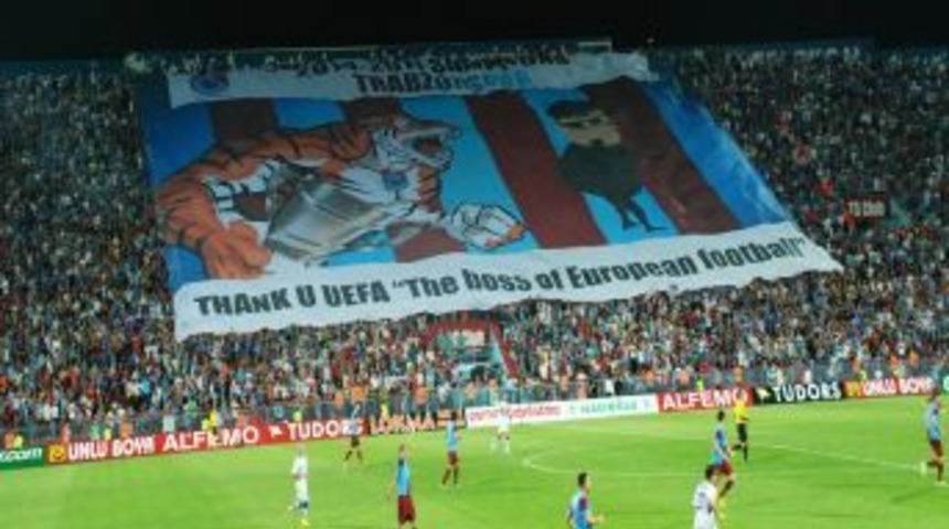 Trabzon Taraftarından Anlamlı Pankart