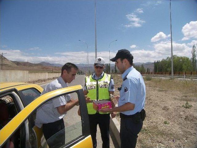 Narman'da Sürücülere Trafikte Emniyet Kemeri Ve Hız Kontrolü Konulu Uygulaması Yapıldı