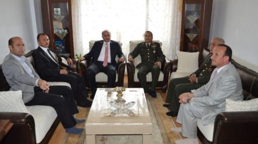 Vali Azizoğlundan Anlamlı Bayramlaşma