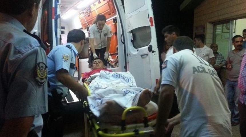 G&ouml;k&ccedil;e&ouml;ren Beldesinde Bı&ccedil;aklı Kavga: 1 Yaralı