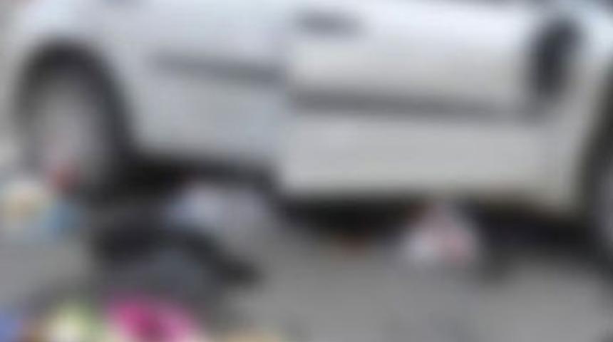 Tinerciden ka&ccedil;arken otomobilin altında kaldı