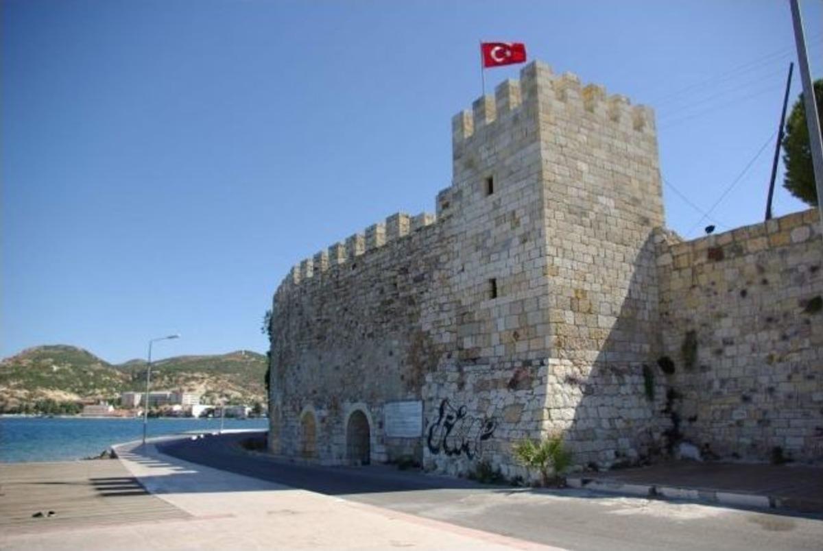 Fo&ccedil;a Kalesi, Unesco D&uuml;nya Mirası Ge&ccedil;ici Listesine Alındı