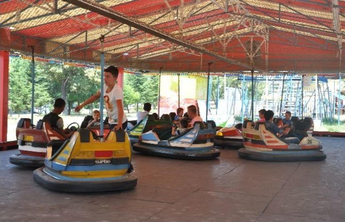 Bayram Har&ccedil;lığını Alan &Ccedil;ocuklar Soluğu Lunaparkta Aldı