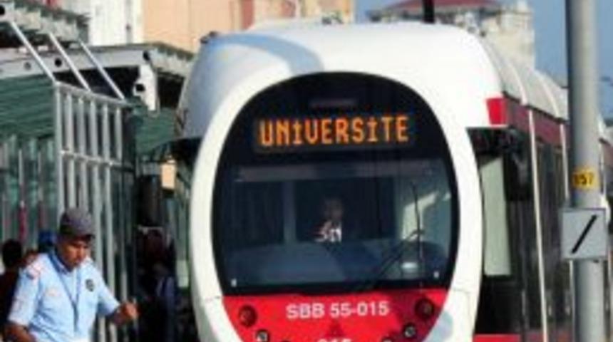 Samsun'da Tramvay 26 Saat Sonra Seferlere Tekrar Başladı