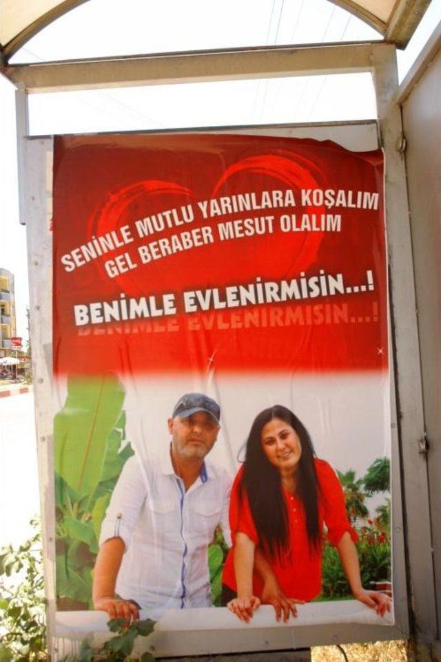 Afişlerle Gelen Evlenme Teklifi 1