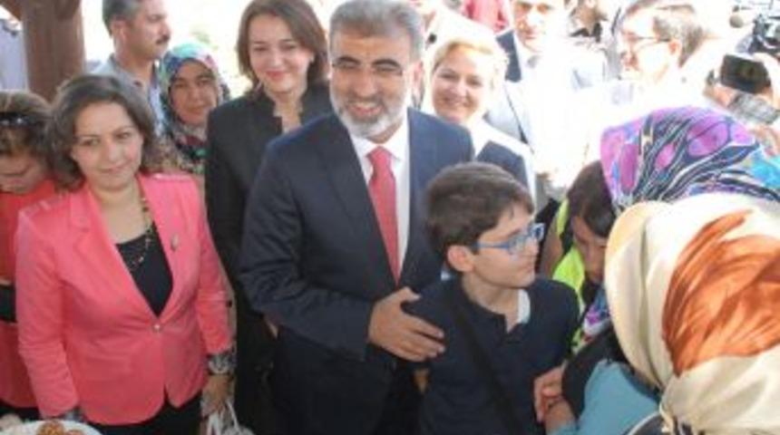 "Alaska'da Balina Kurtarılırken, 100 Bin Insanın &Ouml;l&uuml;m&uuml;ne Seyirci Kalınıyor"