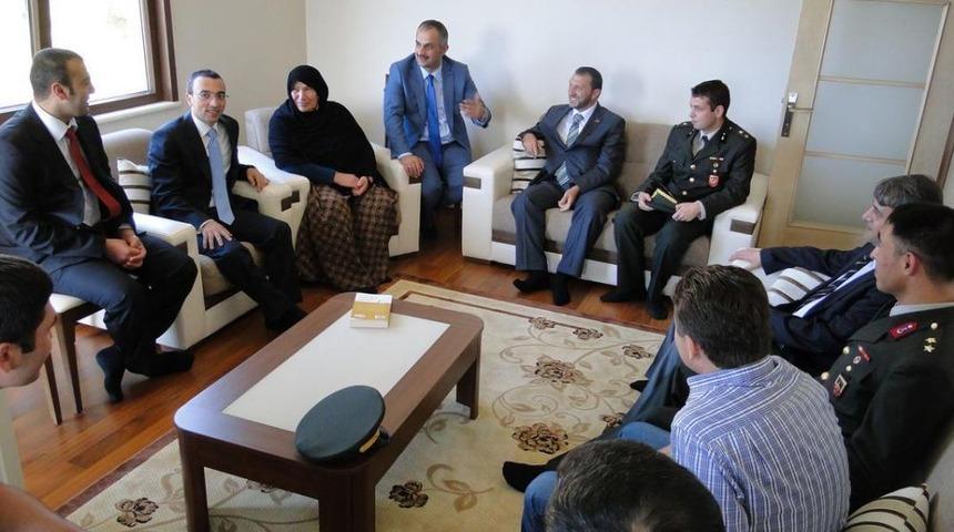 Of'ta Şehit Aileleriyle Bayramlaşma