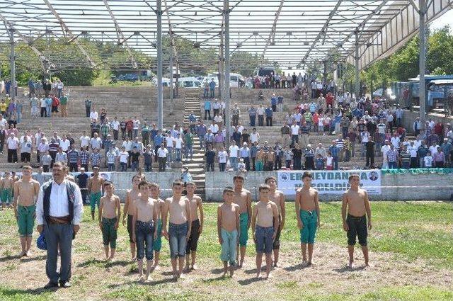 Kozlu&rsquo;da Karakucak G&uuml;reş Şenliği D&uuml;zenlendi. 1