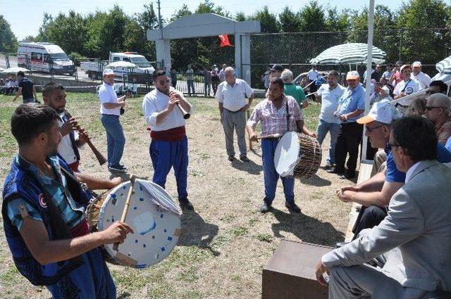 Kozlu&rsquo;da Karakucak G&uuml;reş Şenliği D&uuml;zenlendi. 2