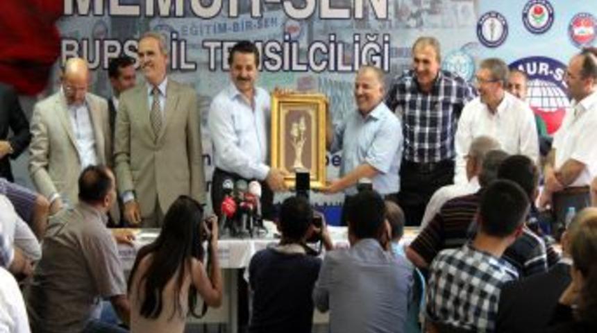 Bakan &Ccedil;elik: D&uuml;nyada &Uuml;cretler Dondurulurken Y&uuml;zde 15 Zam Yaptık