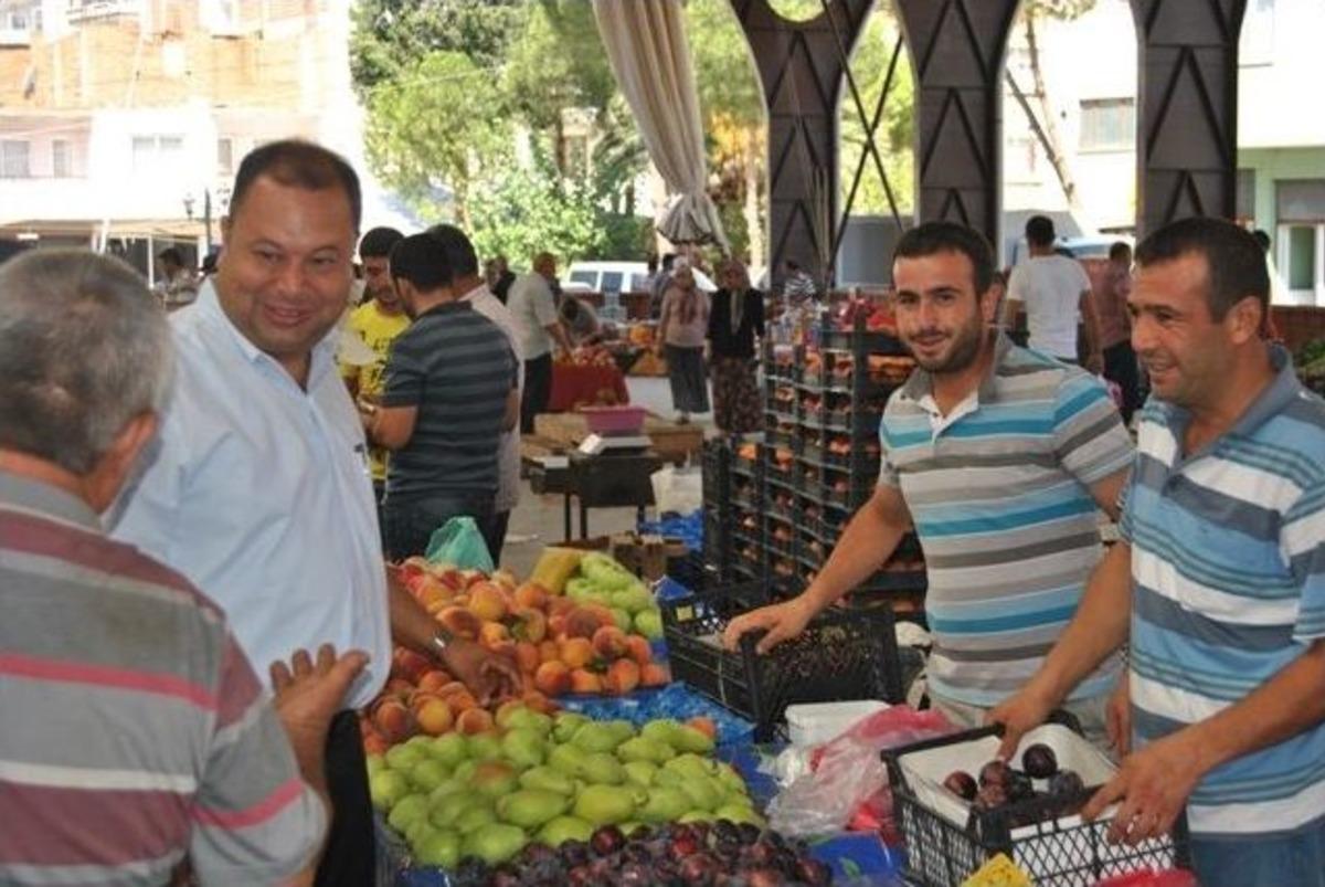 Başkan Din&ccedil;er Pazarcılar Ve Vatandaşlarla Bayramlaştı