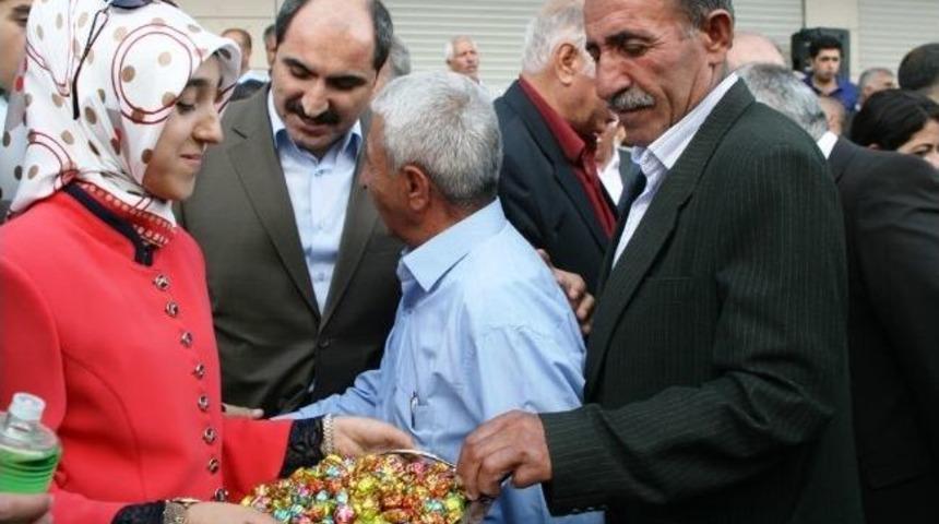 Ak Parti Bayramlaşma T&ouml;renine Yoğun İlgi