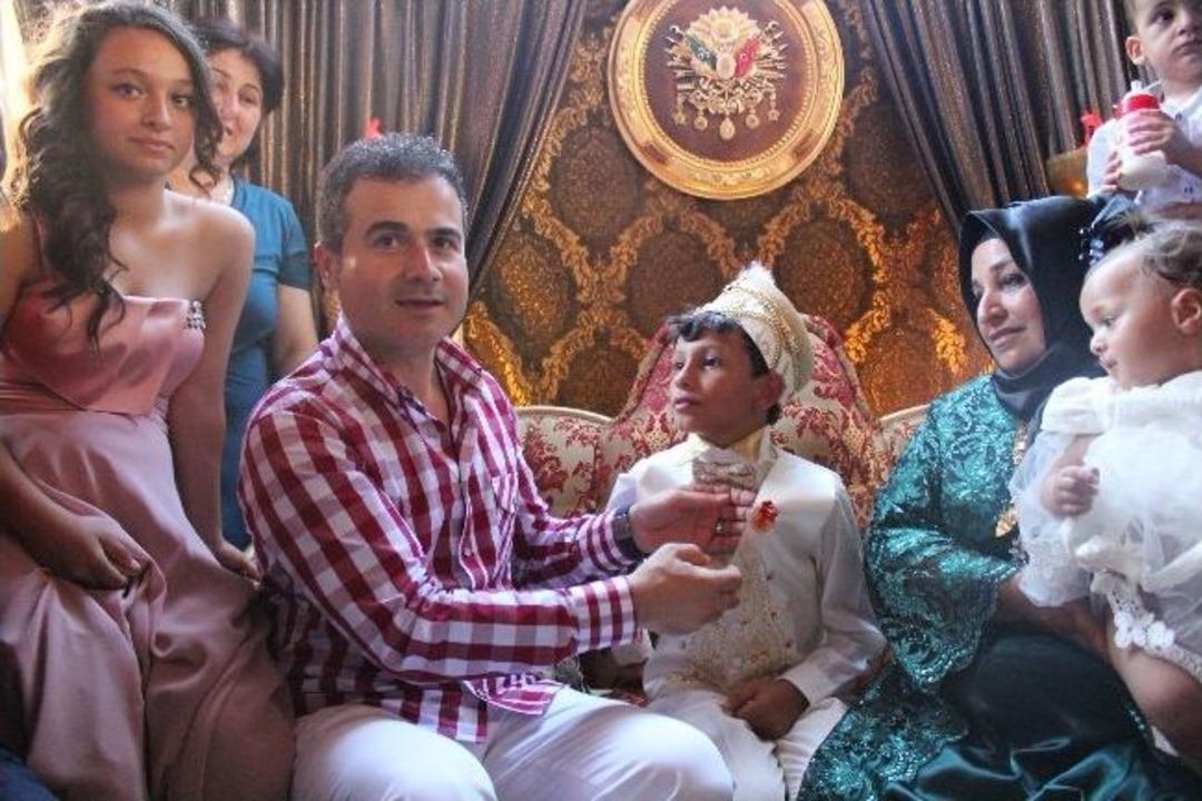 Bakan Kılı&ccedil; 'kralsın' Selahi'nin S&uuml;nnet D&uuml;ğ&uuml;n&uuml;ne Katıldı