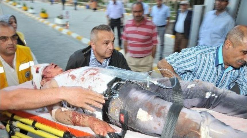 G&uuml;m&uuml;şhane&rsquo;de 2 Ayrı Kazada 12 Kişi Yaralandı