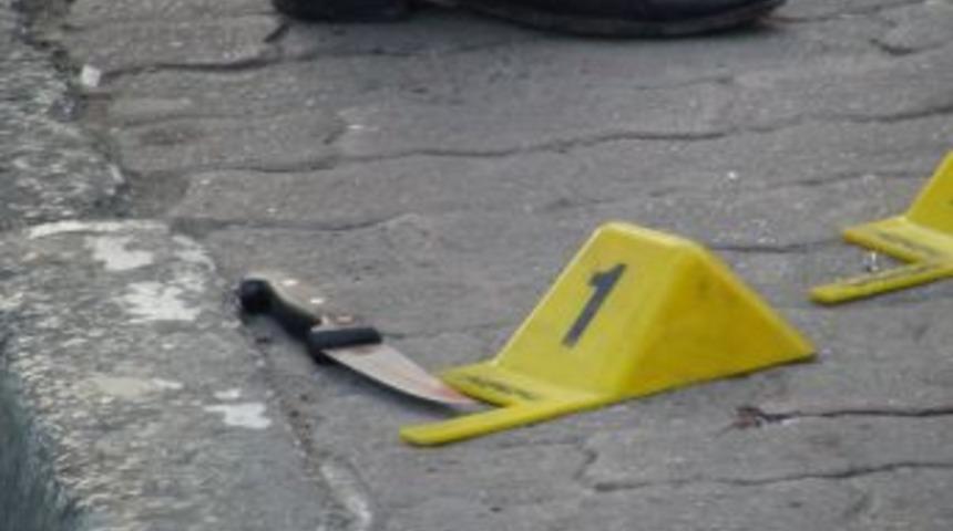 Eşini 27 yerinden bı&ccedil;aklayarak &ouml;ld&uuml;rd&uuml;