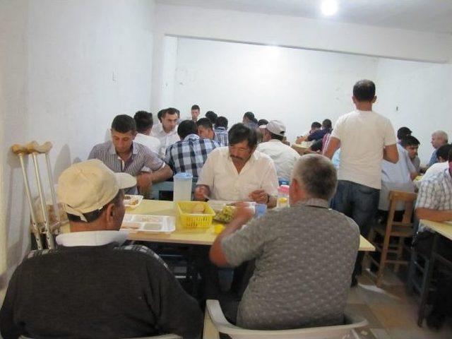 Emet&rsquo;in Kırgıl K&ouml;y&uuml; nde 1300 Kişiye  hayır Yemeği 1