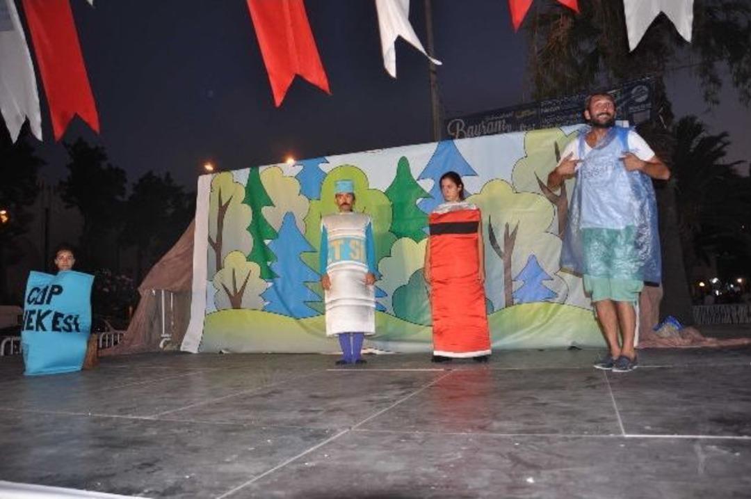 Kuşadası&rsquo;nda Bayramda Tiyatro Şenliği