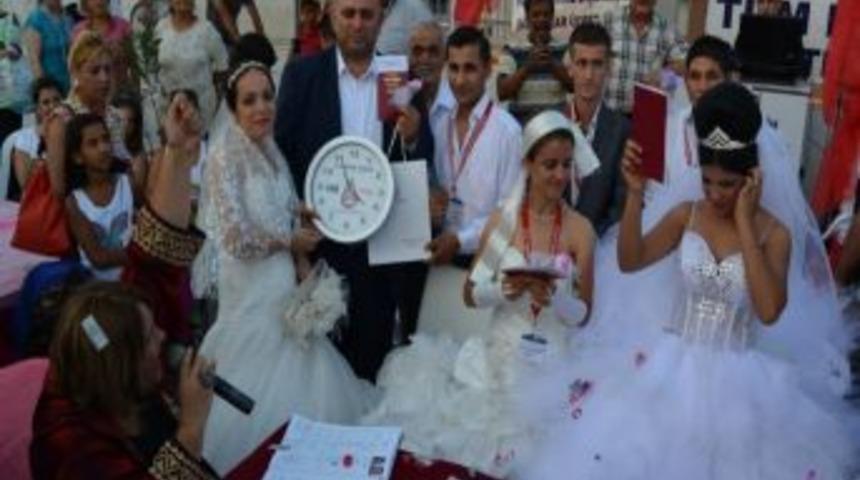 İzmir'de 22 &Ccedil;ifte Toplu Nik&acirc;h Kıyıldı