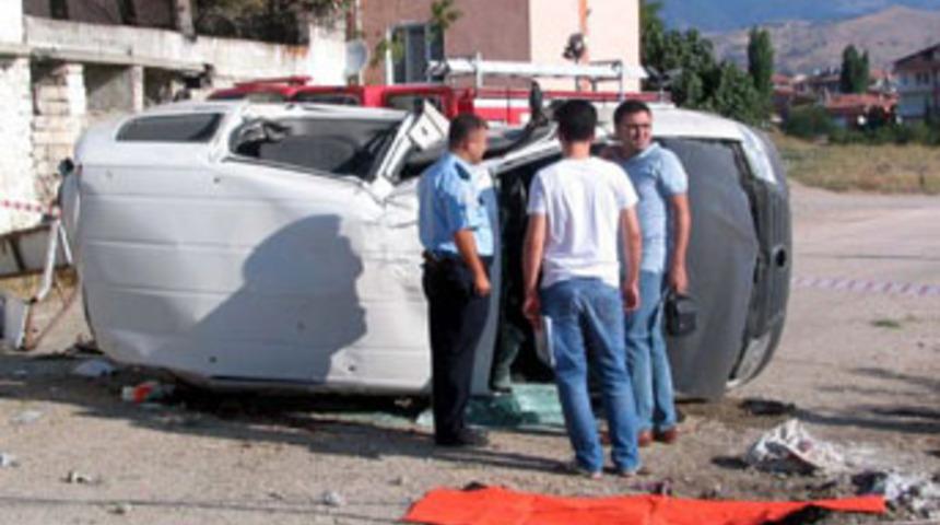 Minib&uuml;s takla attı: 2 &ouml;l&uuml;