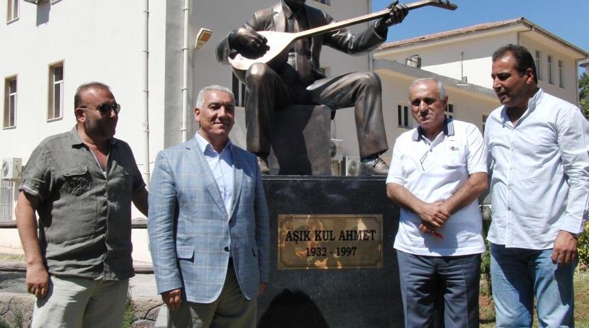 Aşık Kul Ahmet'in Memleketine Heykeli Dikildi