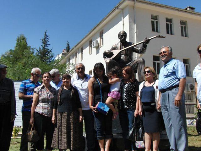 Aşık Kul Ahmet'in Memleketine Heykeli Dikildi