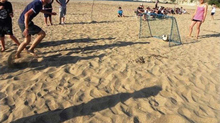 İzmitli Gen&ccedil;ler Sarısu'da Stres Atıyor