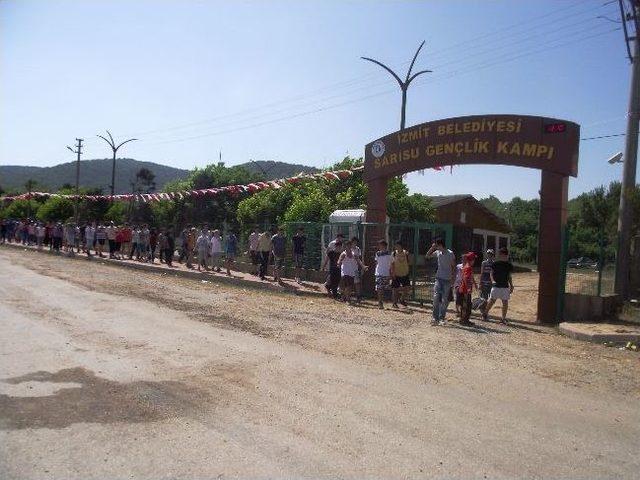 İzmitli Gençler Sarısu'da Stres Atıyor