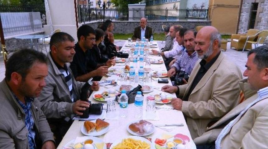 Ardahan Valisi Azizoğlu Basın Mensupları İle Kahvaltıda Buluştu