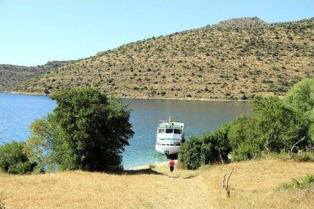 Van Gölü’nün Bakir Koyları Keşfediliyor