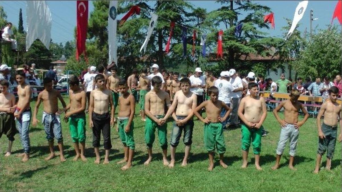 Ak&ccedil;akoca&rsquo;da Karakucak G&uuml;reşleri Yapıldı