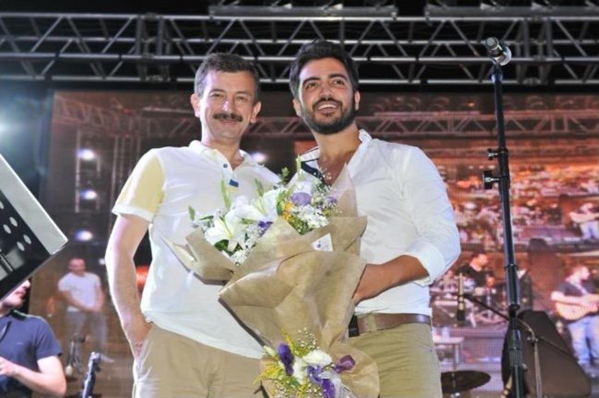 Buca&rsquo;lılar Bayramı Yusuf G&uuml;ney İle Ge&ccedil;irdi