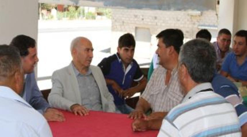Milletvekili K&uuml;&ccedil;&uuml;kaydın K&ouml;yleri Gezerek Vatandaşla Bayramlaştı
