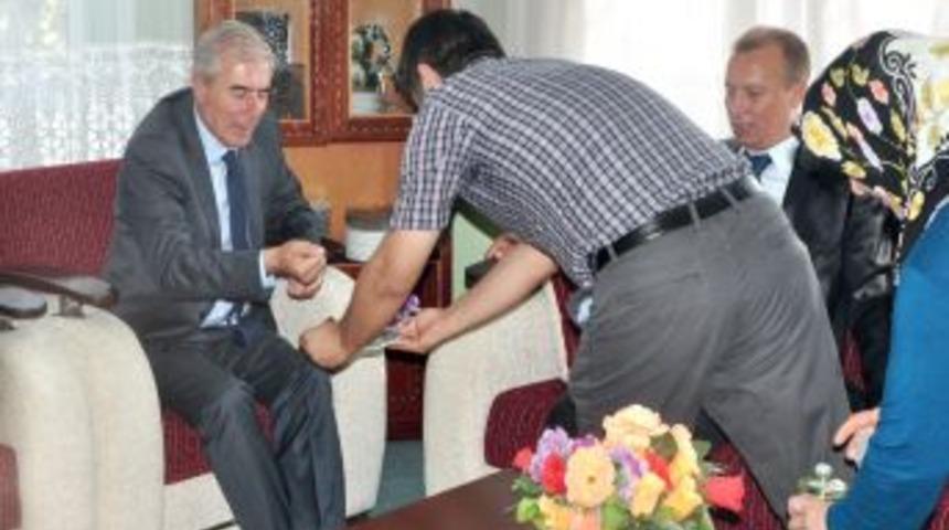 Erbaa Belediye Başkanı Yenihan Şehit Aileleriyle Bayramlaştı