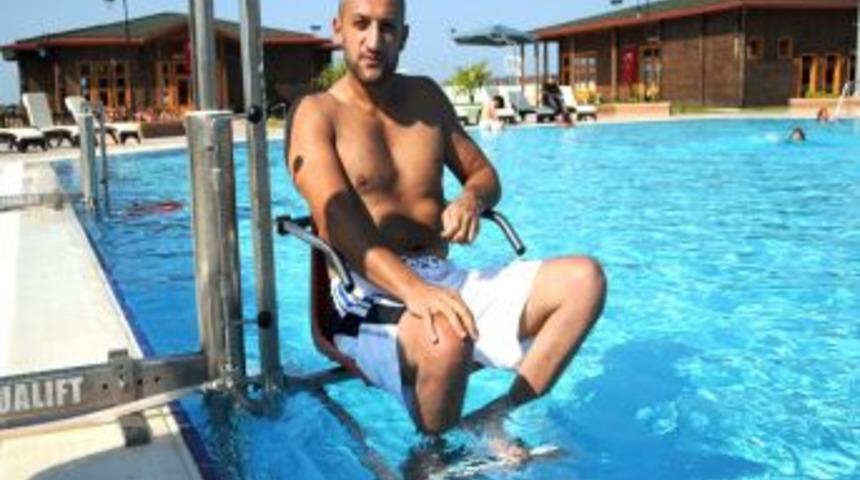Engelliler Rehabilitasyon Merkezinde &Ccedil;ifte Bayram Yapıyor