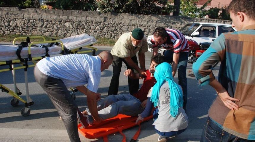 Sapanca'da Trafik Kazası: 2 Yaralı