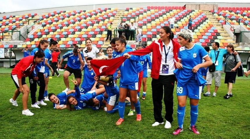 Konak&rsquo;ın Bayan Futbolcuları UEFA Şampiyonlar Ligi&rsquo;nde Son 32'ye Kaldı