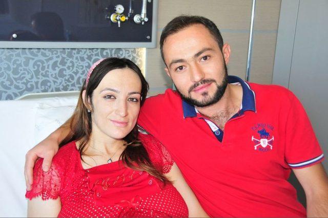 D&ouml;rd&uuml;z Bebeği Olan Aile &Ccedil;ifte Bayram Yaşıyor 2