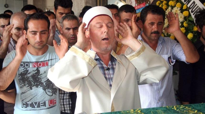 Urla'daki Kazada &Ouml;len Amca &Ccedil;ocukları Toprağa Verildi