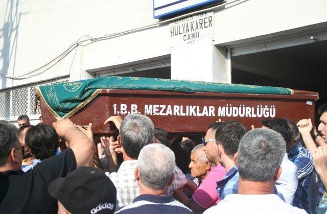 Urla'daki Kazada Ölen Amca Çocukları Toprağa Verildi