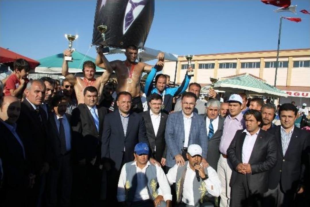 Sorgun Belediyesi 6. Gurbet&ccedil;iler Şenliği G&uuml;reş M&uuml;sabakaları Yoğun İlgi G&ouml;rd&uuml;